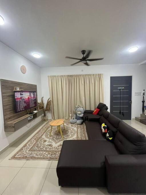 Hadeerna Homestay - Double Storey Terrace Chemor Esterno foto