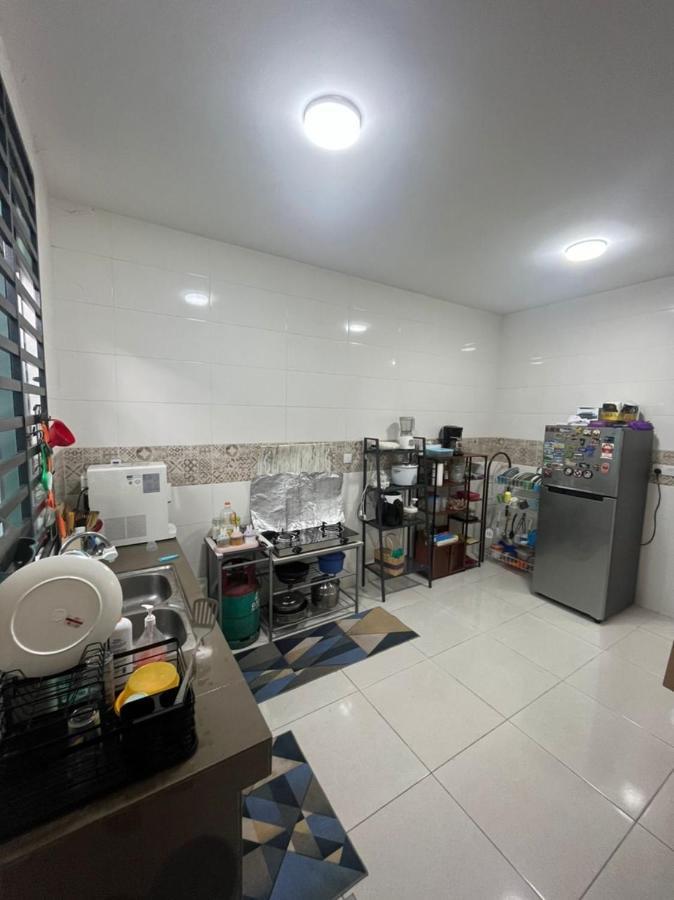 Hadeerna Homestay - Double Storey Terrace Chemor Esterno foto