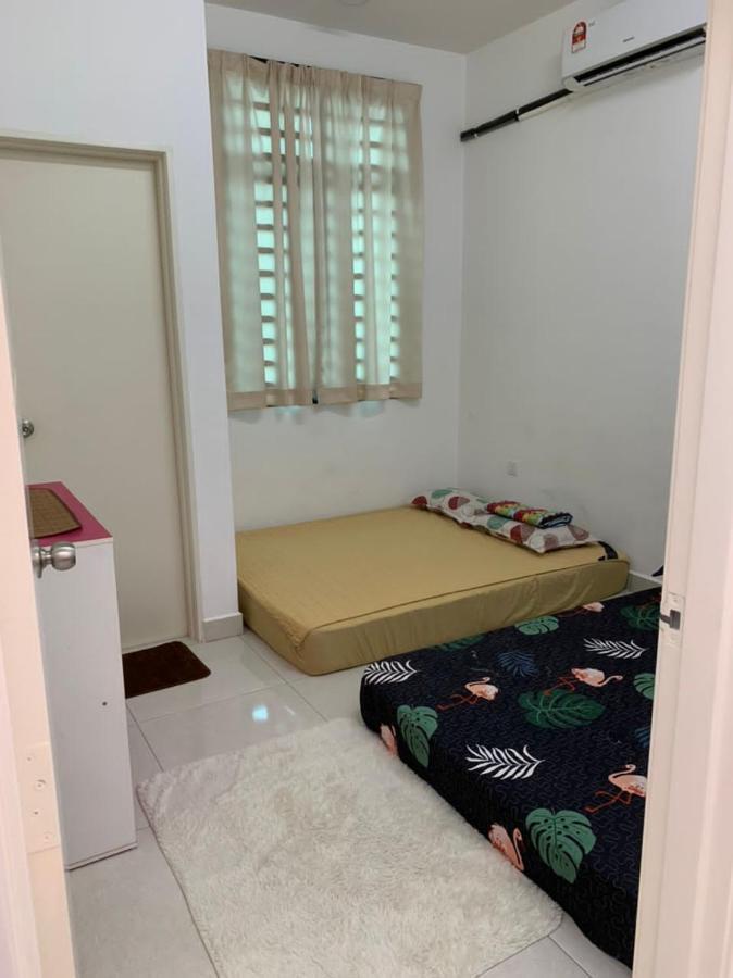 Hadeerna Homestay - Double Storey Terrace Chemor Esterno foto